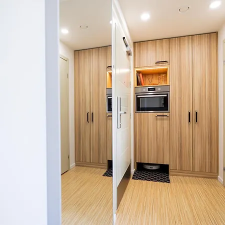 Embassy 303 Appartement *